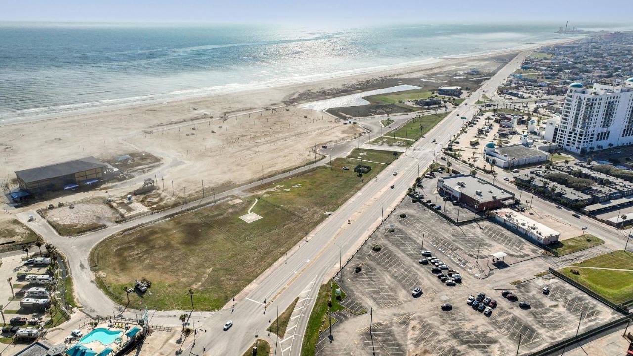 Tropical Springs Studio Apartment Two Queen Beds Galveston Dış mekan fotoğraf
